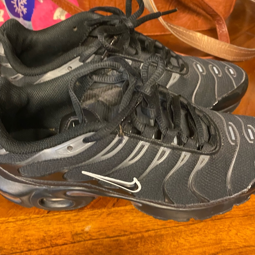 Youth size 6 black Nike air max plus. Gently worn.
